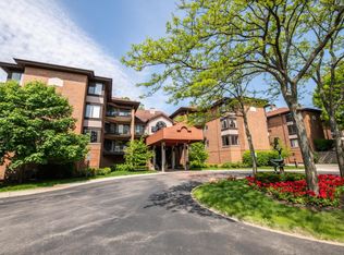 1600 W Green Tree Rd APT 305, Glendale, WI 53209