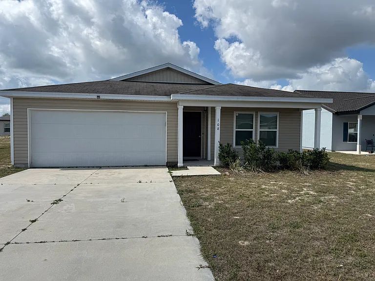 108 Tulip Ln — Photo 3