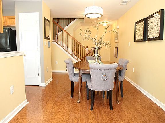 5th image of 121 Rock Creek Dr