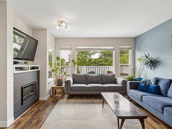 2nd image of 240 Keith Rd E #7