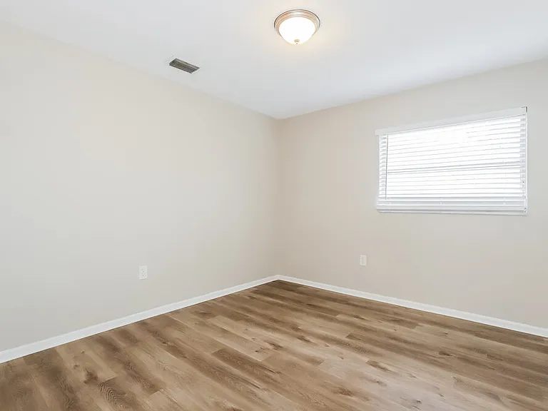 144 Shelley Dr — Photo 12