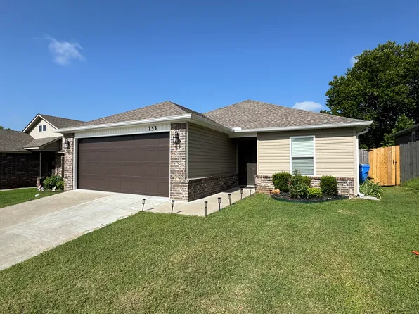 733 S Jaybird Ln, Fayetteville, AR 72701