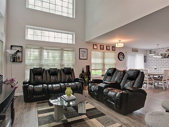5th image of 310 Bloomfield Ct