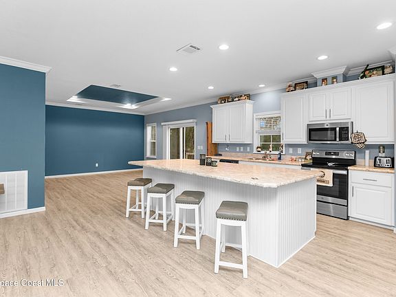 5th image of 9175 Freedom Rd