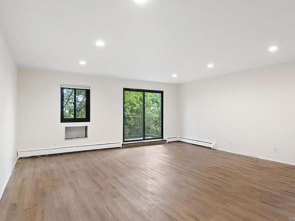 5th image of 144 Trenchard St