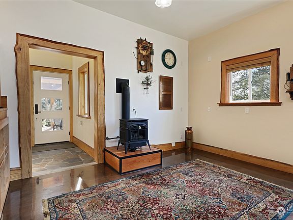 3rd image of 607 Ellwood Drive