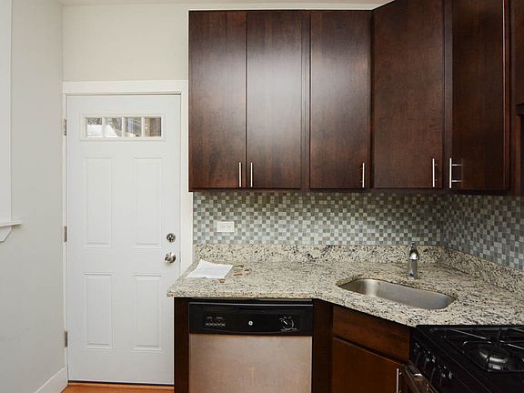 3rd image of 550 W Aldine Ave APT 2N