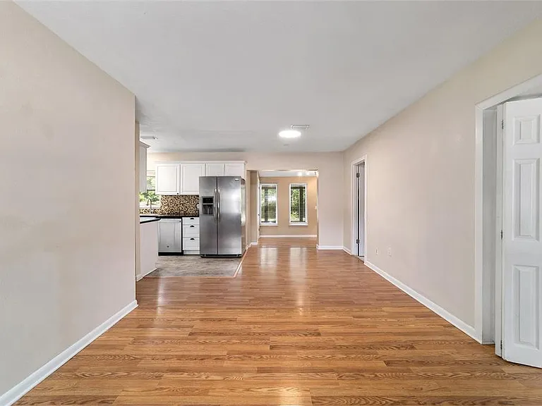 2936 SE 13th St — Photo 5