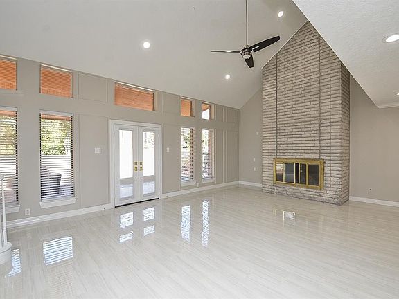 3rd image of 1001 Townplace St