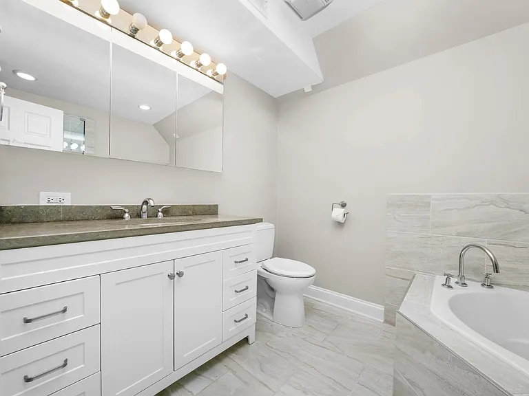 2430 W Iowa St #1 — Photo 19