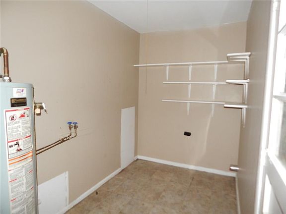 4th image of 8415 Meadowlark Dr