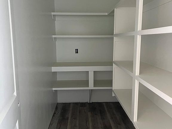 4th image of 653 Grand Canyon St