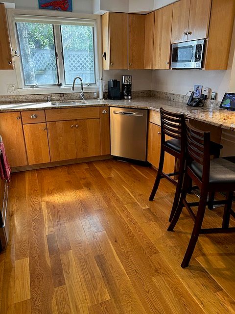 newly renovated kitchen, finest appliances