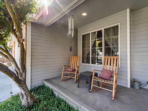 3rd image of 205 Sitka Ct
