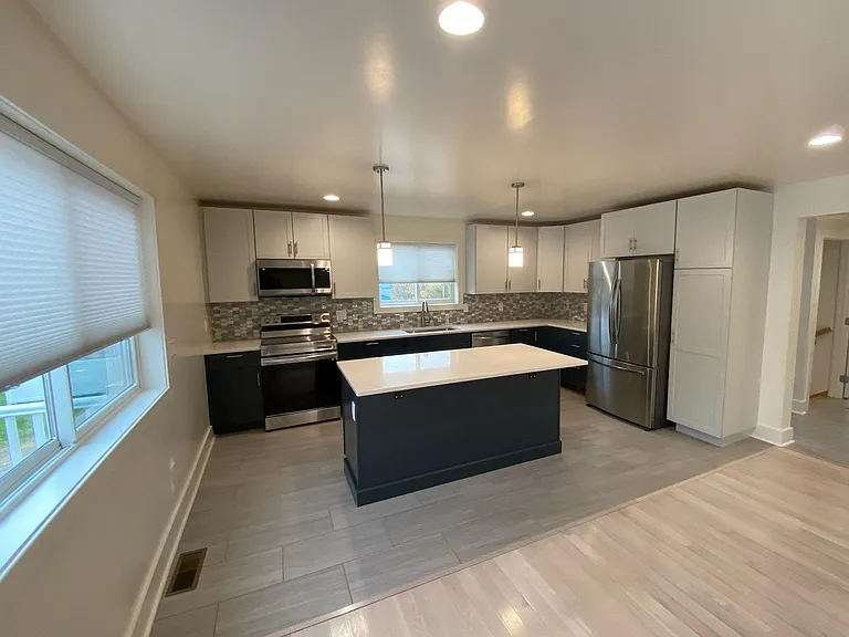 1601 E Shore Dr #B — Photo 2