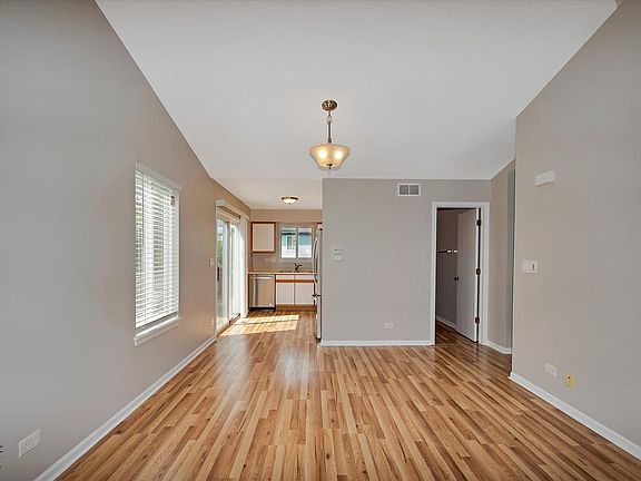 4th image of 1851 Cambridge Dr