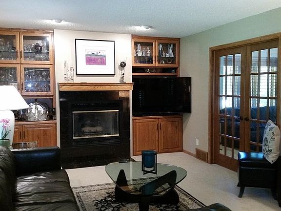 3rd image of 357 Woodlake Ct