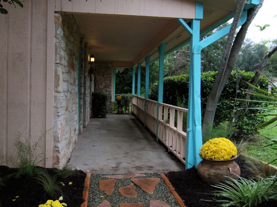 1st image of 10104 Devereux Dr