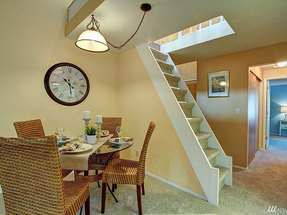 3rd image of 19857 25th Ave NE #303