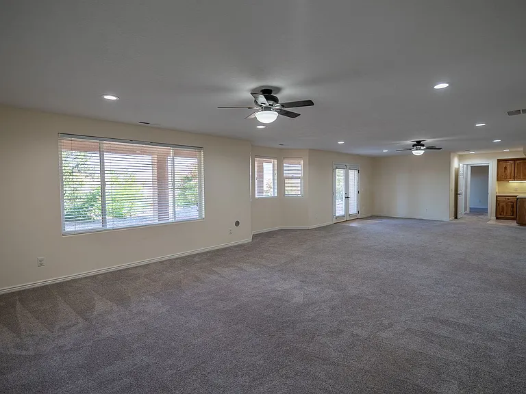 2541 W Spilsbury Ct — Photo 41