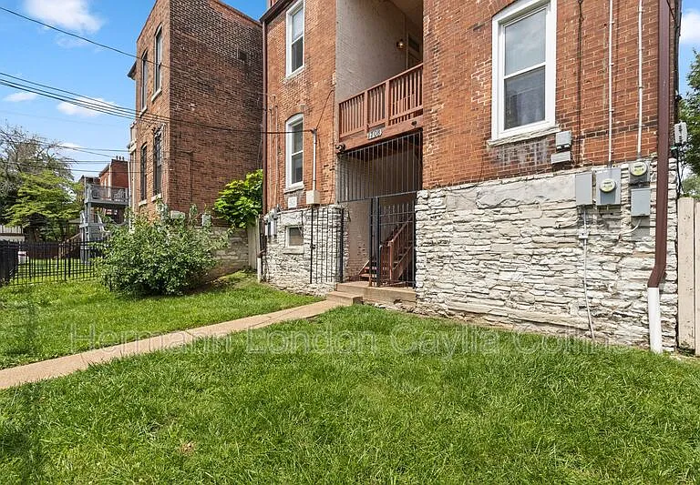 1708 S Tucker Blvd #C — Photo 19