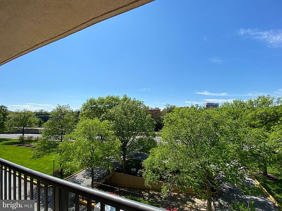 2nd image of 1300 Army Navy Dr APT 623