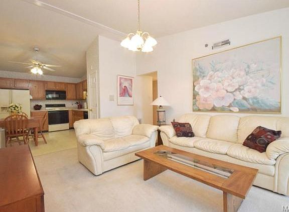 5th image of 921 Hanna Place Ct APT A