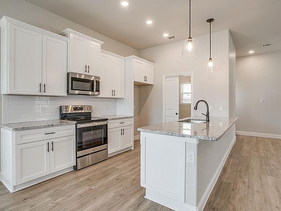 5th image of 620 Adeline Dr