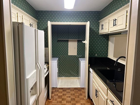 laundry room off of kitchen