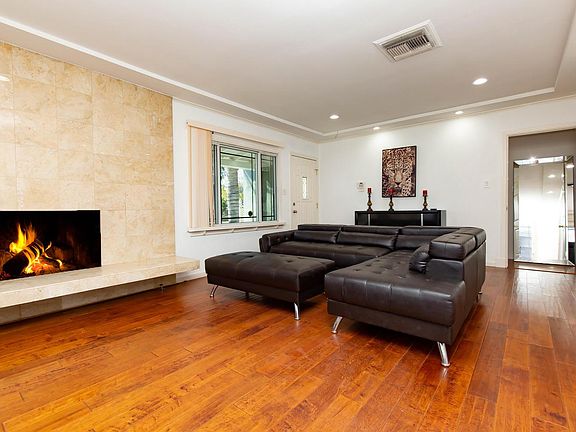 4th image of 6510 Teesdale Ave