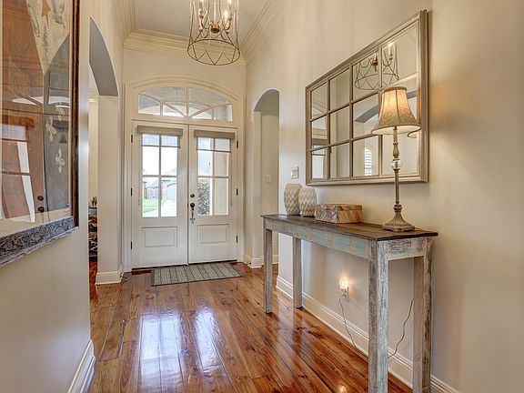 5th image of 127 Queensberry Dr