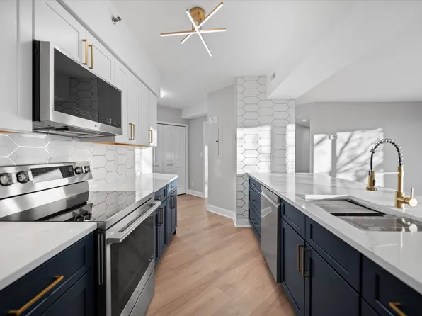 5505 Seminary Rd APT 215N, Falls Church, VA 22041