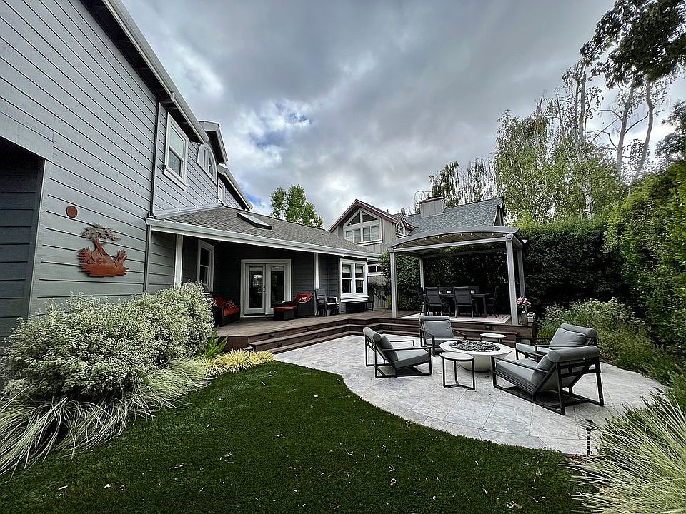 2nd image of 29 Elizabeth Cir