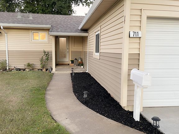3rd image of 711 Jo Anne Ln