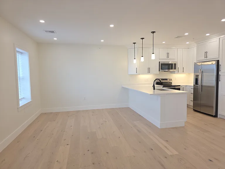 442 Main St #5 — Photo 7