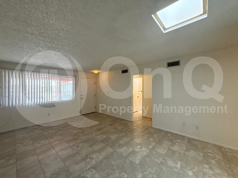 3930 N Stone Ave — Photo 8