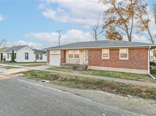 415 3rd St, Carrollton, IL 62016