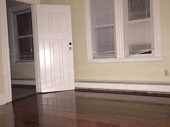 3rd image of 14 Beatty St APT 1E