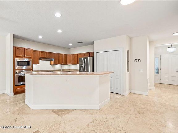 5th image of 119 Lancha Cir APT 101