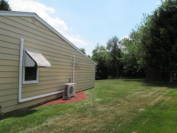 3rd image of 3058 Hermitage Ave