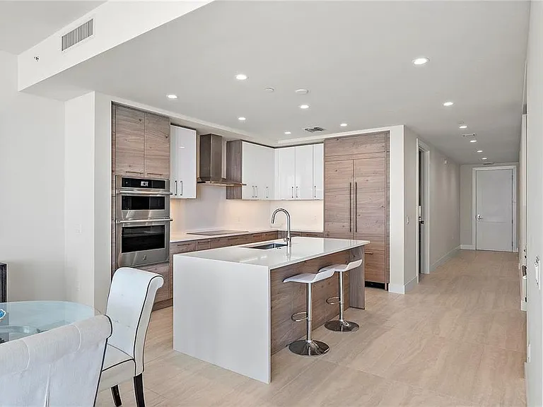 301 1st St S #1607 — Photo 6