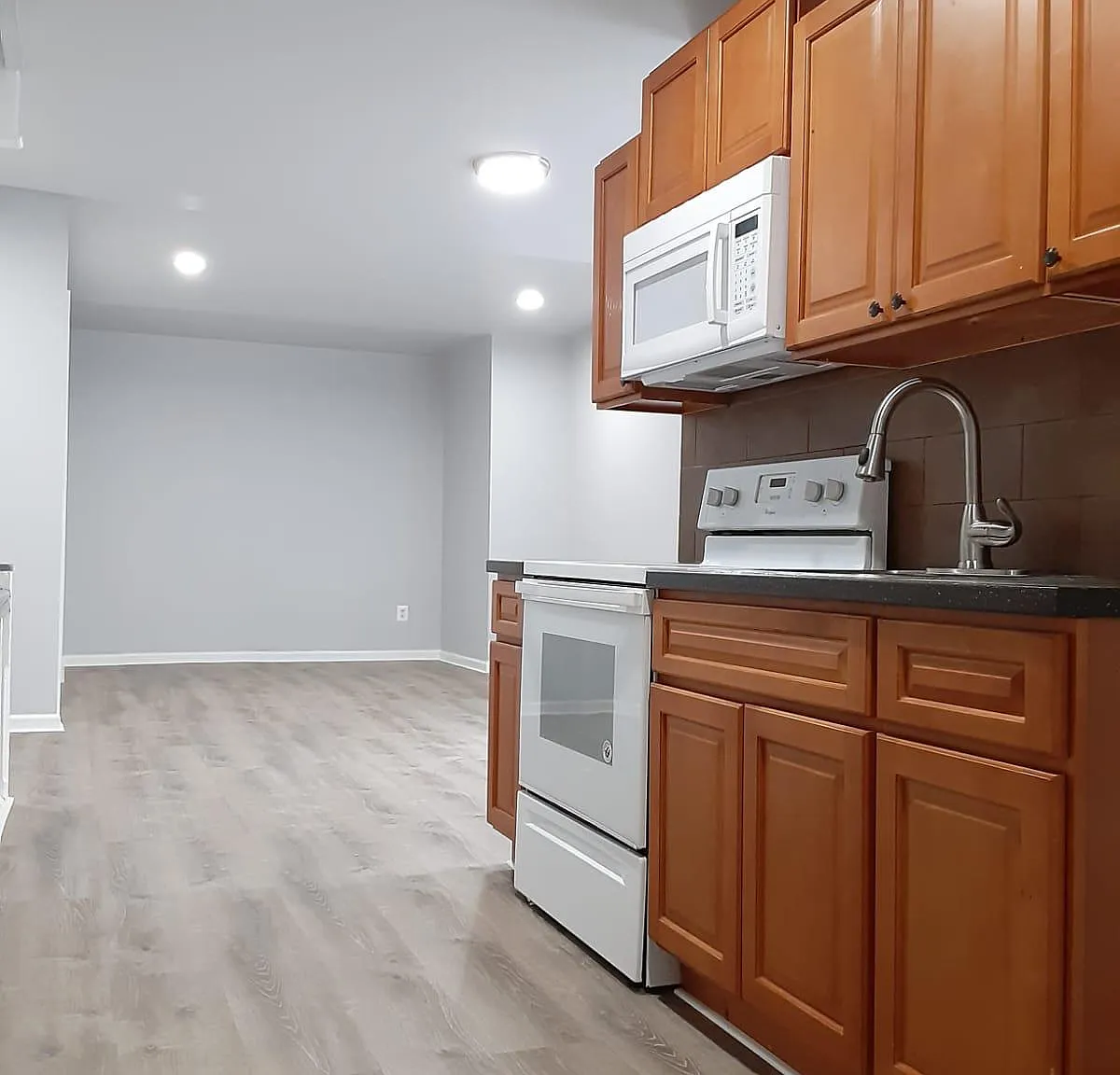 3 bed, 1.5 bath, 1200 sqft, $1,550 — Photo 3