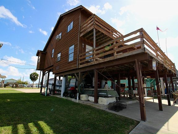 4th image of 215 Redfish Dr