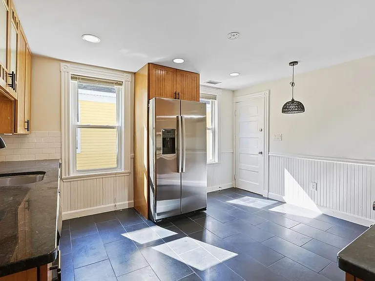 30 Tuttle St — Photo 3