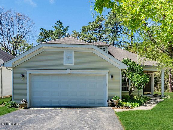 2nd image of 52 Summerwinds Drive
