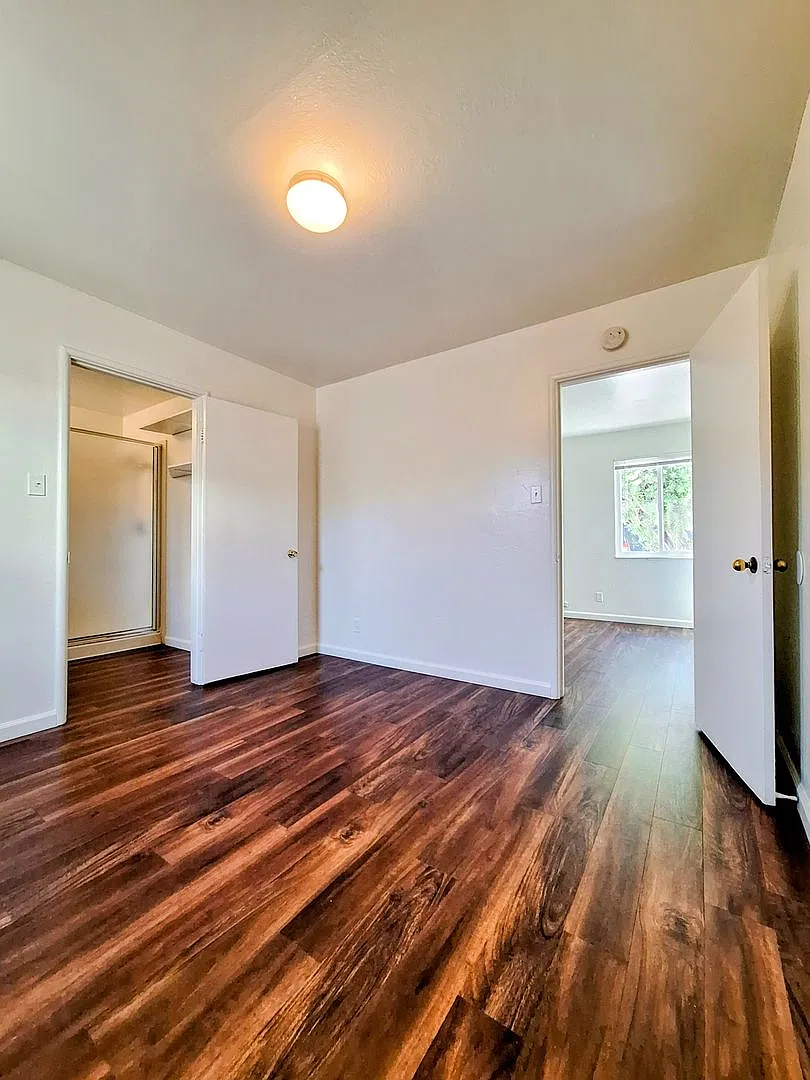 Charming 1bd Apartment in Single Story Building — Photo 4