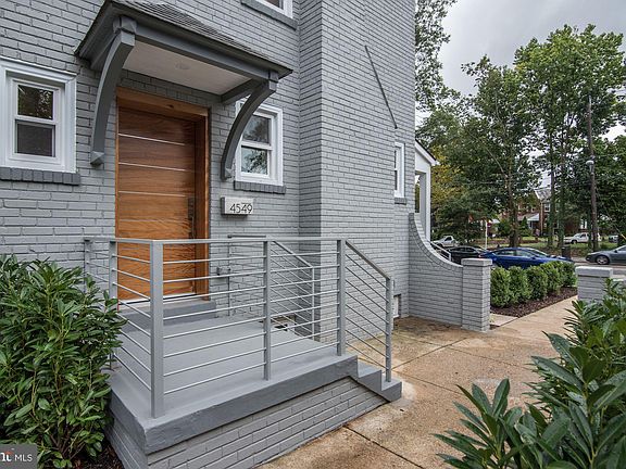 4th image of 4549 S Dakota Ave NE