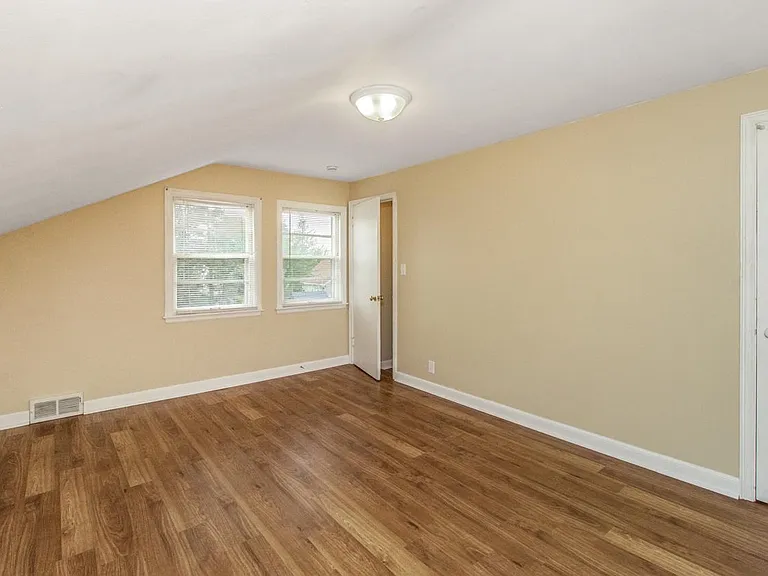 1413 Lake St NE — Photo 21