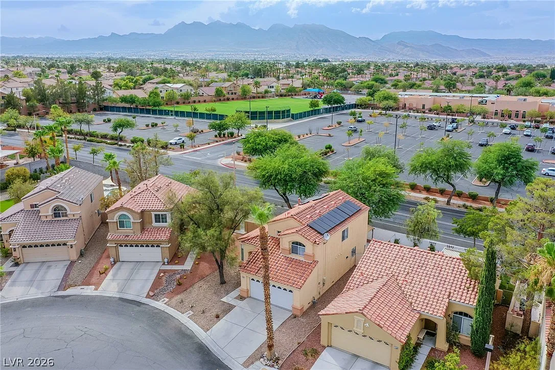 3 bed, 2.5 bath, 1709 sqft, $2,120 — Photo 3