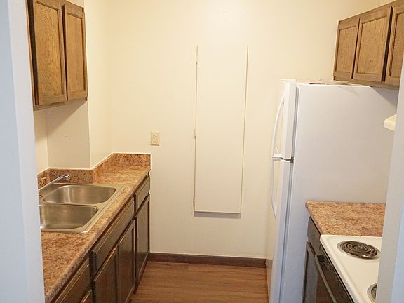 2nd image of 1901 Greenway Cros #1911-4